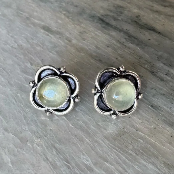 NWOT Sundance Lake Mist Earrings, Prehnite, Sterling Silver